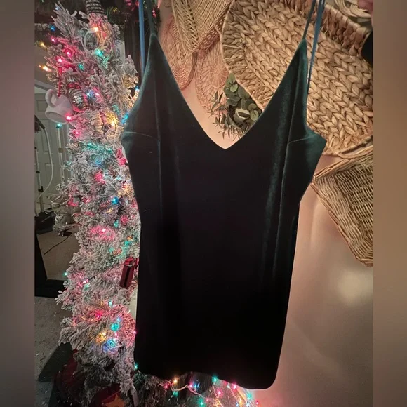 Green velvet dress - Picture 4 of 6